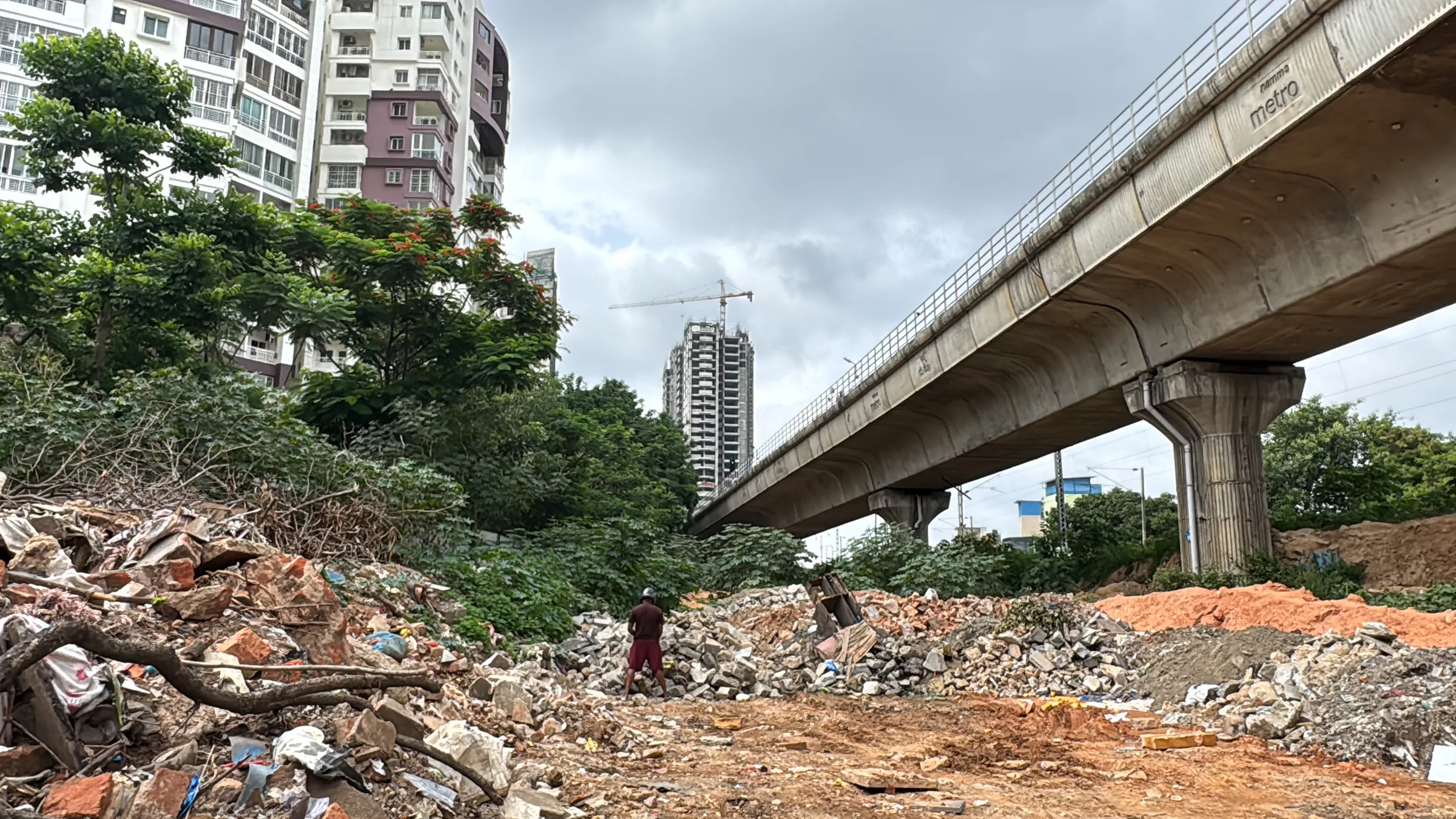 Site photo: the metro over the buried nala.